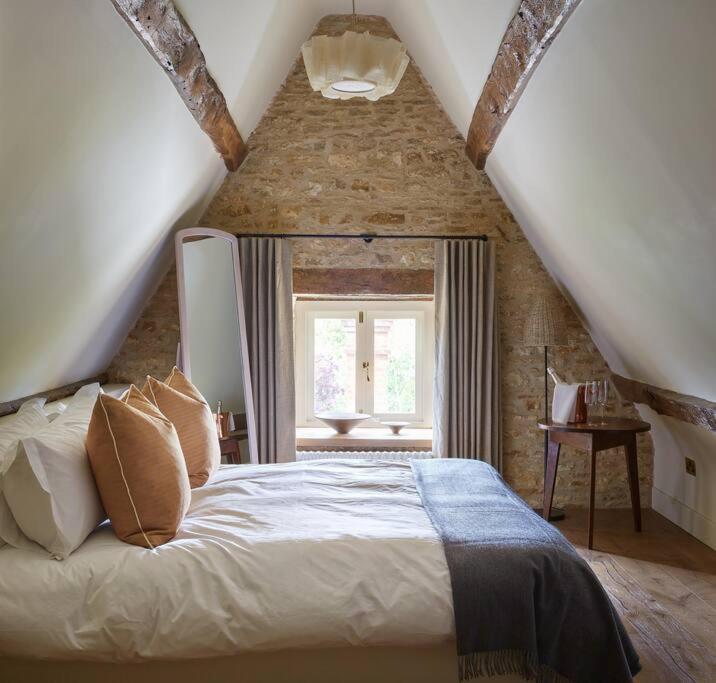 Sharnbrook Dawn At The Sun Inn Felmersham, Our Signature Duplex Suite מראה חיצוני תמונה